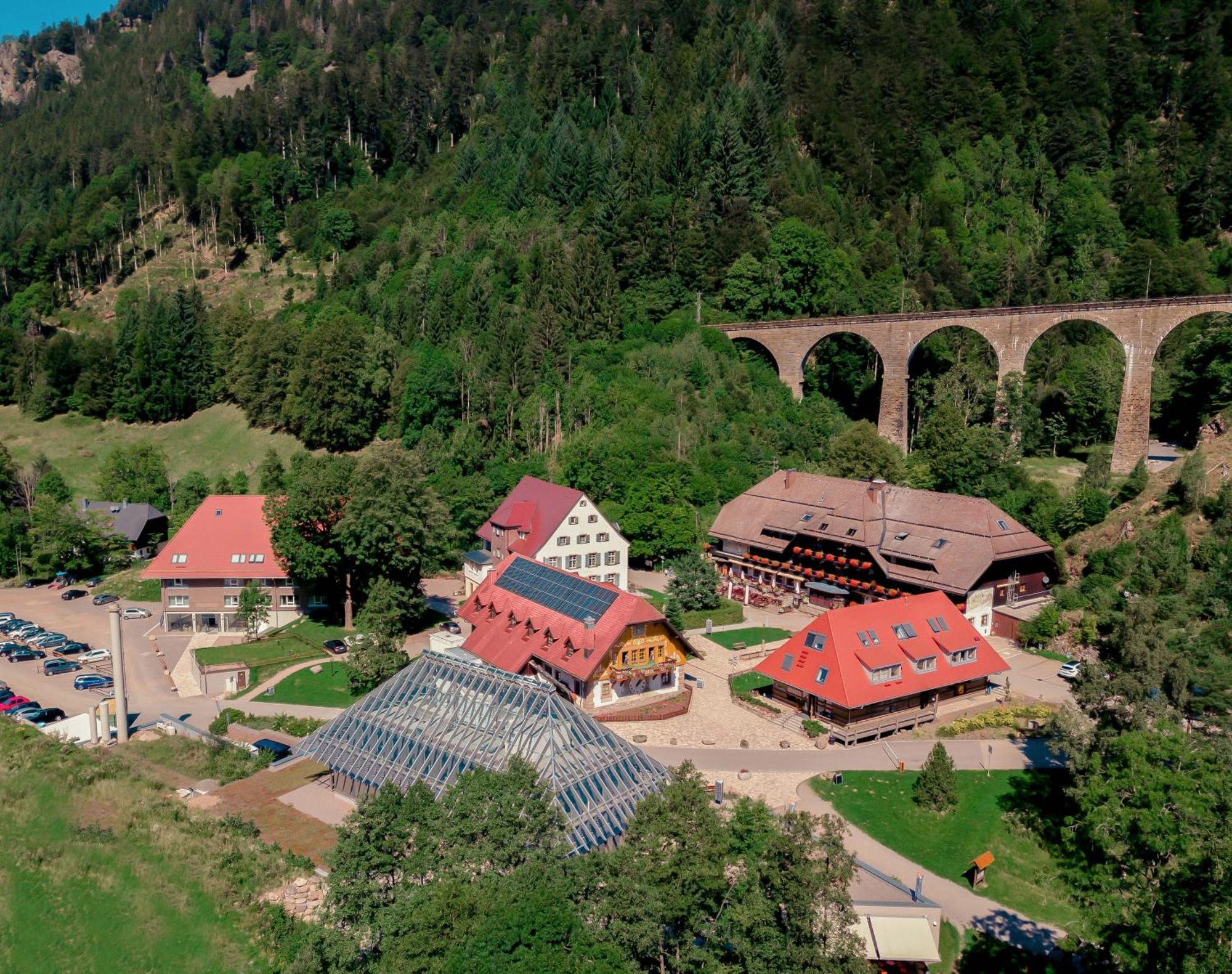 Hotel Hofgut Sternen - Ravennaschlucht Брайтнау Экстерьер фото